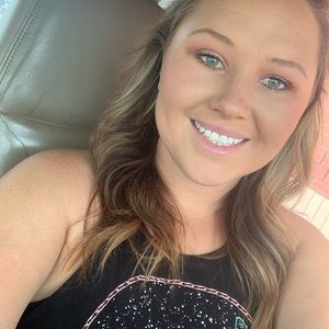 Meet your Posher, Shania